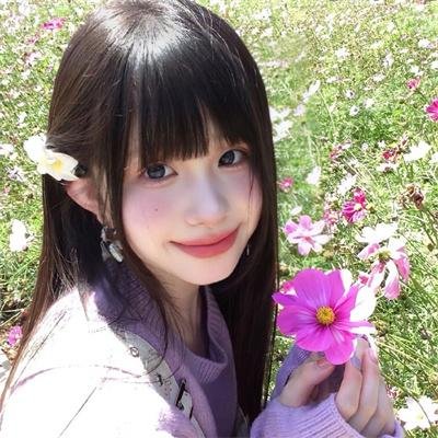 她在这里